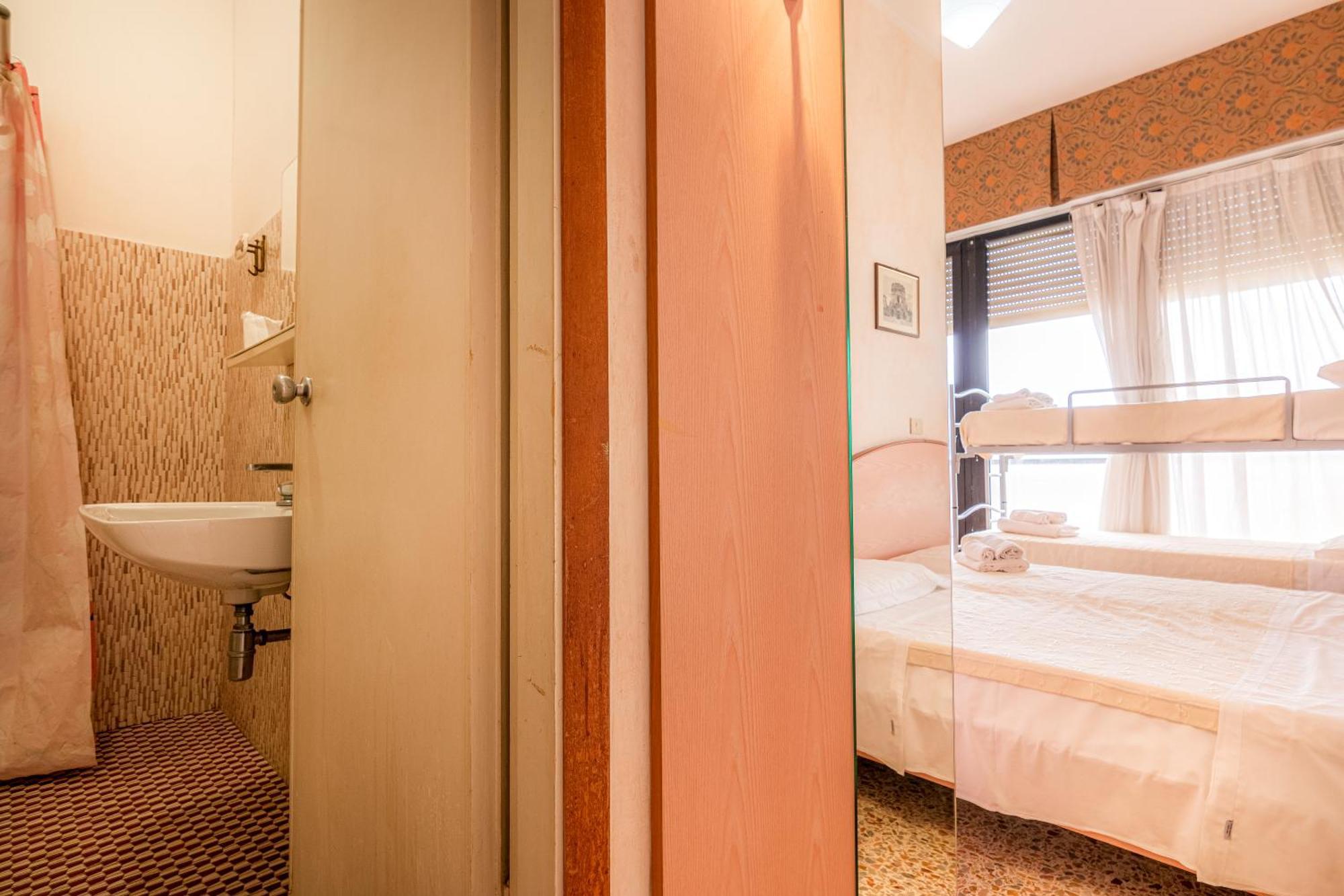 Hotel Crown ริมินี ภายนอก รูปภาพ