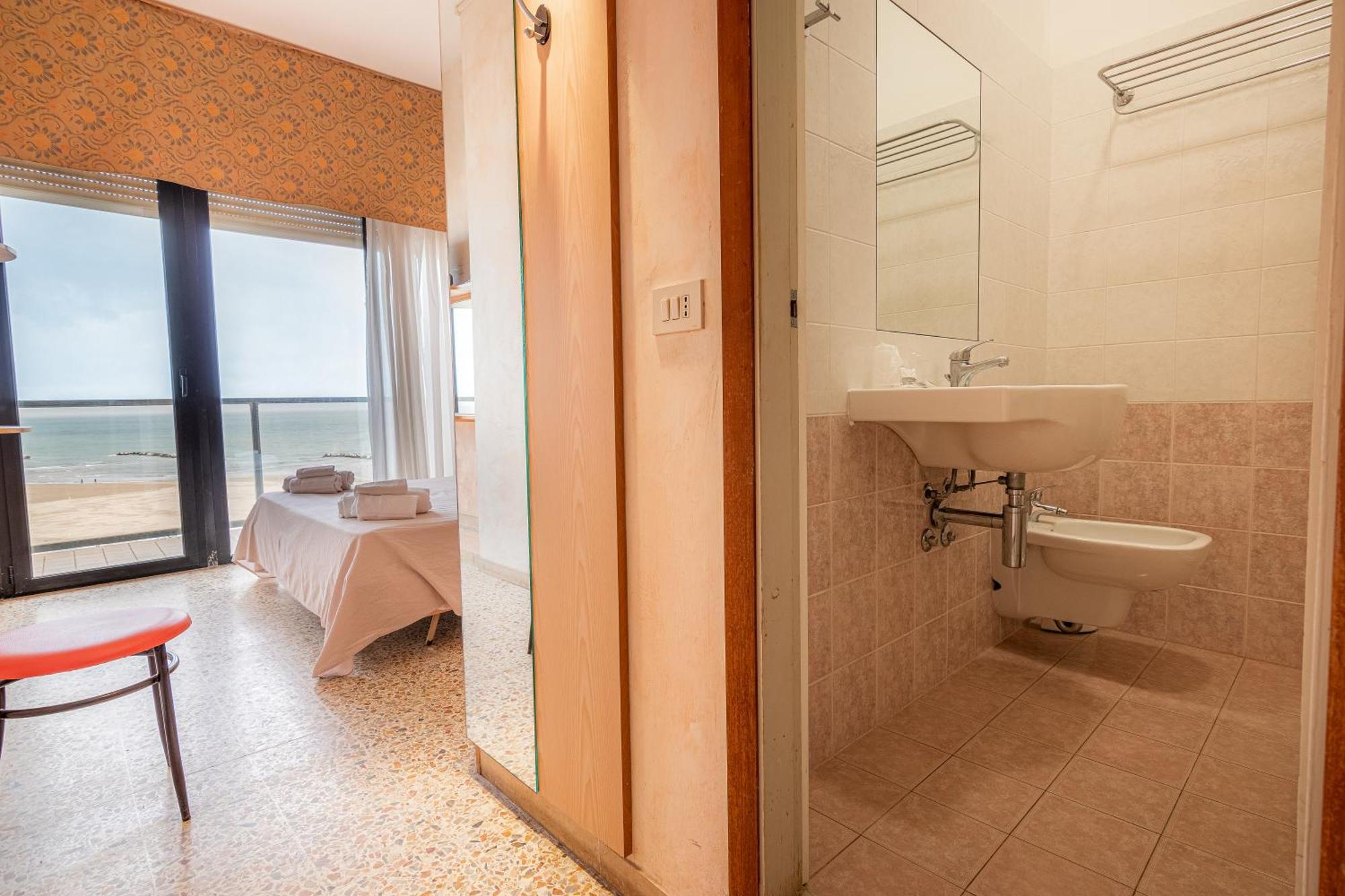 Hotel Crown ริมินี ภายนอก รูปภาพ