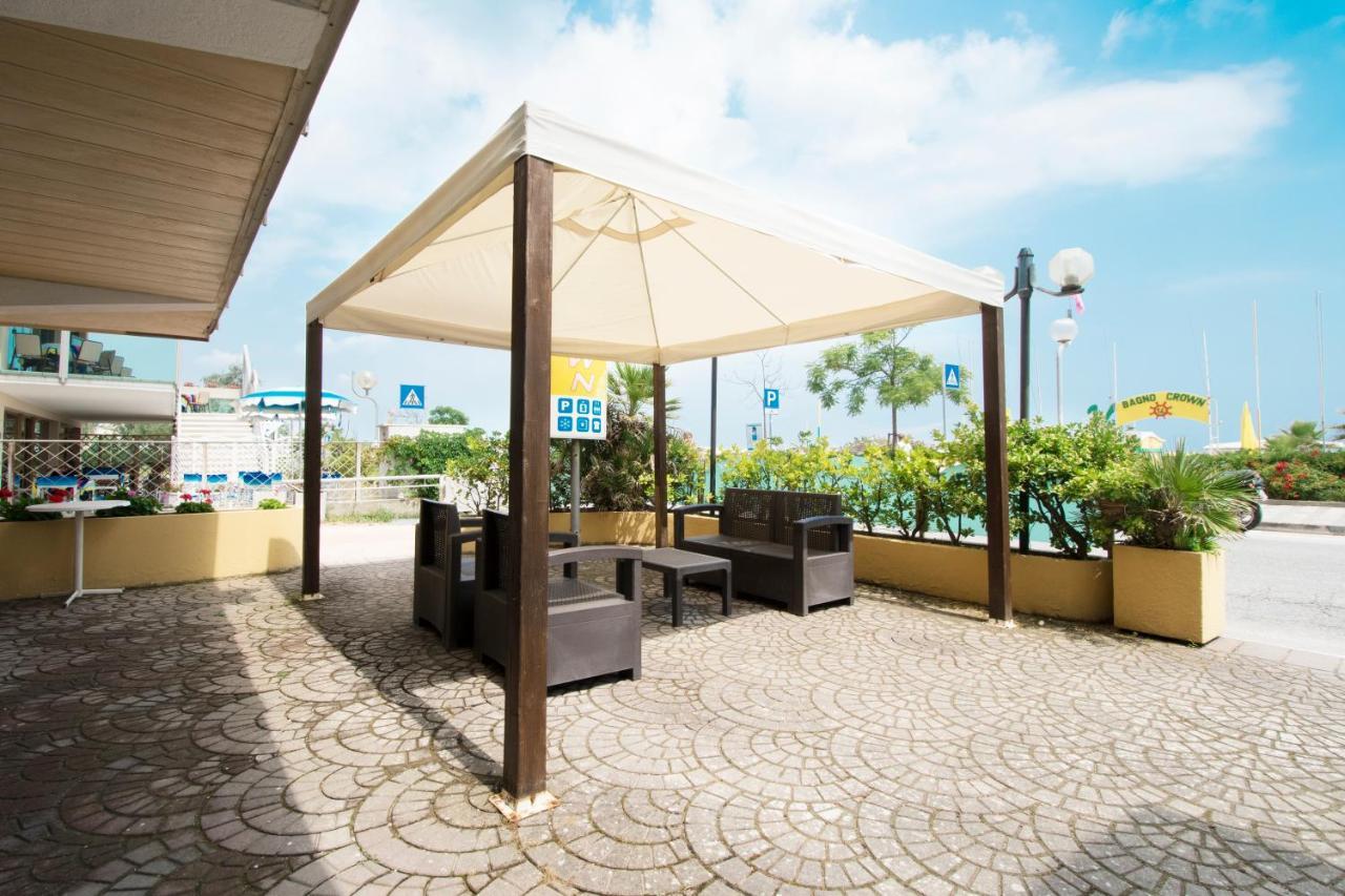 Hotel Crown ริมินี ภายนอก รูปภาพ